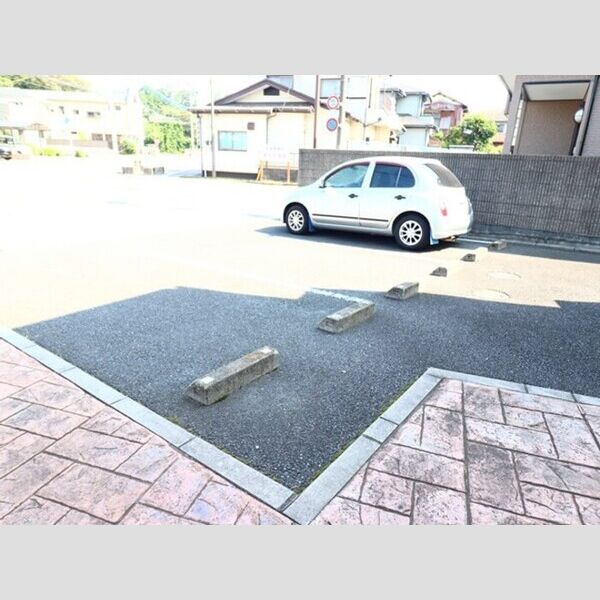 サントビーヴィレッジ　Ⅴ102号室 駐車場