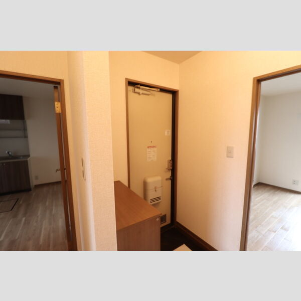 ハイツ・サンピーチ　C 玄関