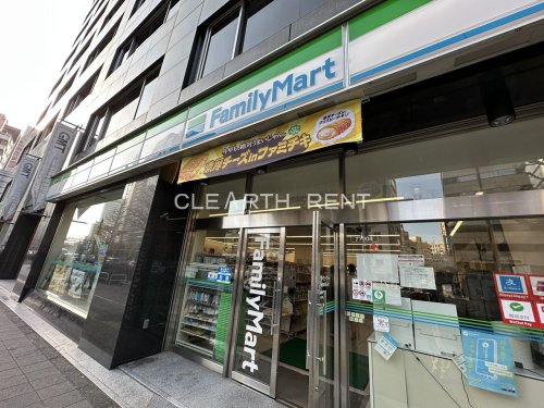 パレステュディオ新宿都庁前8階 【コンビニエンスストア】ファミリーマート 新宿新都心店まで620ｍ