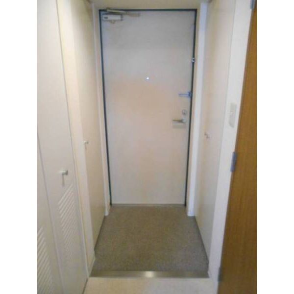 メゾン・ド・ヴィレ千葉中央0803号室 玄関