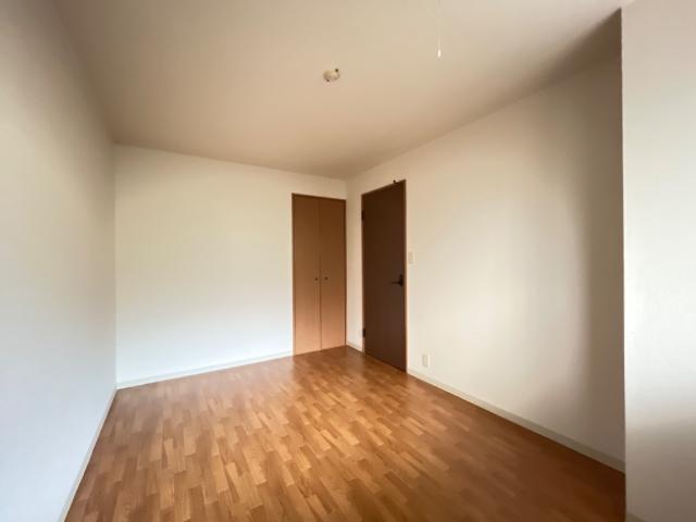 カーサグランデ 玄関横洋室