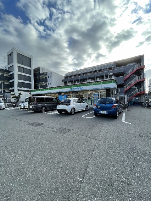 ガーラ・ヴィスタ横浜鶴見1階 ファミリーマート鶴見中央三丁目店