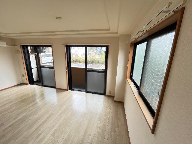 シャトー・ル・レーヴ壱番館108号室 リビング