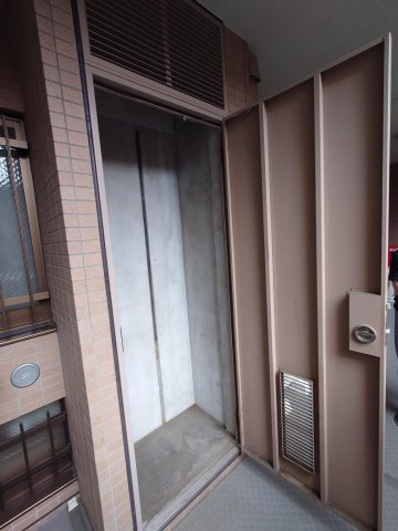 ライオンズガーデン戸田公園 各戸にトランクスペース完備、スキー板等長物もバッチリ