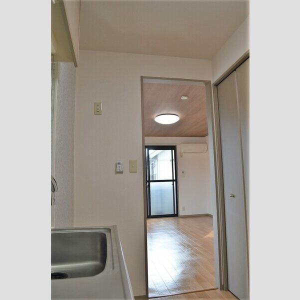 ビィウラ　EAST キッチン