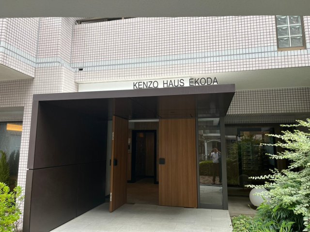 ＫＥＮＺＯ　ＨＡＵＳ　ＥＫＯＤＡ エントランス