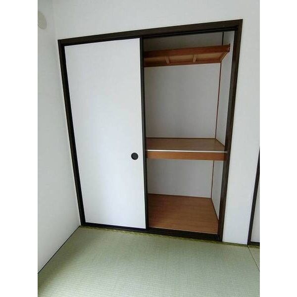 カーサ中西 収納