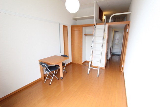 レオパレスバリオヴェルデ 玄関