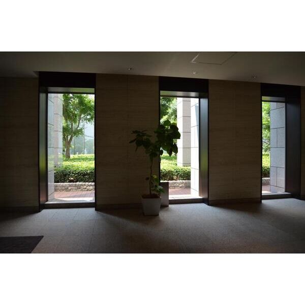 プラウドタワー千代田富士見2806号室 エントランス