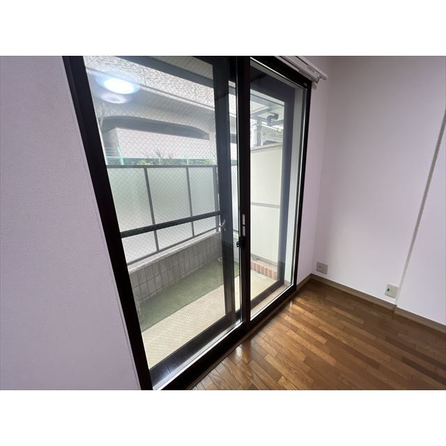 デルフィス梅ヶ丘102号室 二重サッシで防音対策