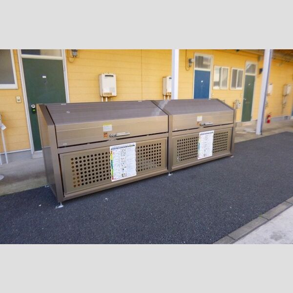 グリーンウッドハイツB ゴミストッカー