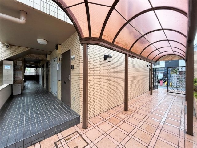 ハイタウン明大前 エントランス