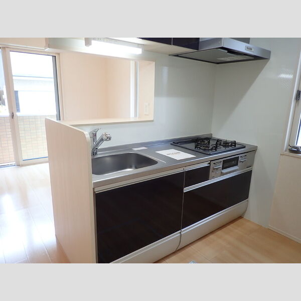 メゾン　フォンテーヌ 対面キッチン(3口コンロ)