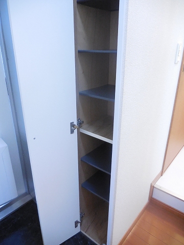 レオパレス上野台Ⅲ シューズボックス