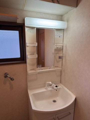 中原戸建 洗面化粧台もキレイ！