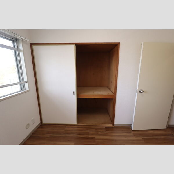 メゾンベルウッド408号室 物入