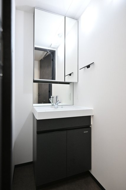 ＧＲＡＮＳＩＴＥ　ＮＡＫＡＭＥＧＵＲＯ3階 洗面