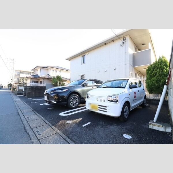 ヴェルーリヤ201号室 駐車場