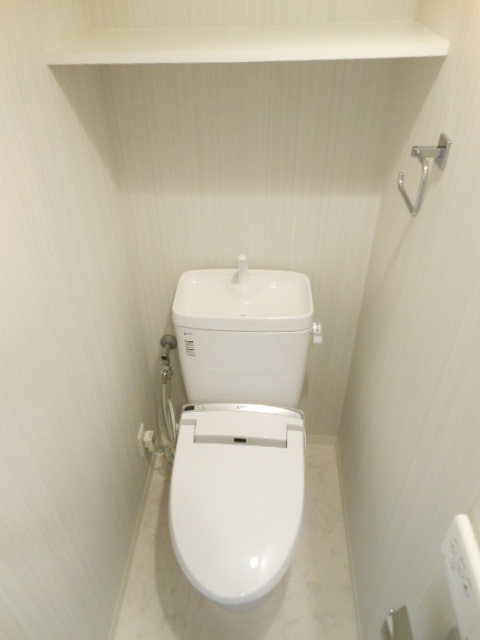 ガーラ・ヴィスタ横濱西口7階 シャワー付きトイレ