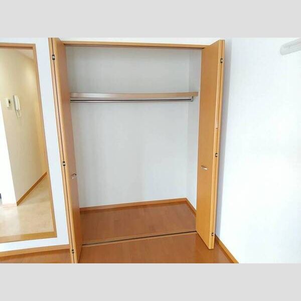 グランシャリオ203号室 収納