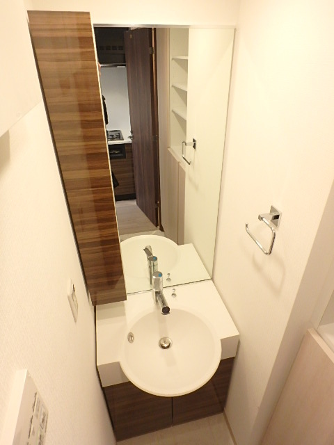 ガーラ・ヒルズ調布 ハンドシャワー付き独立洗面化粧台