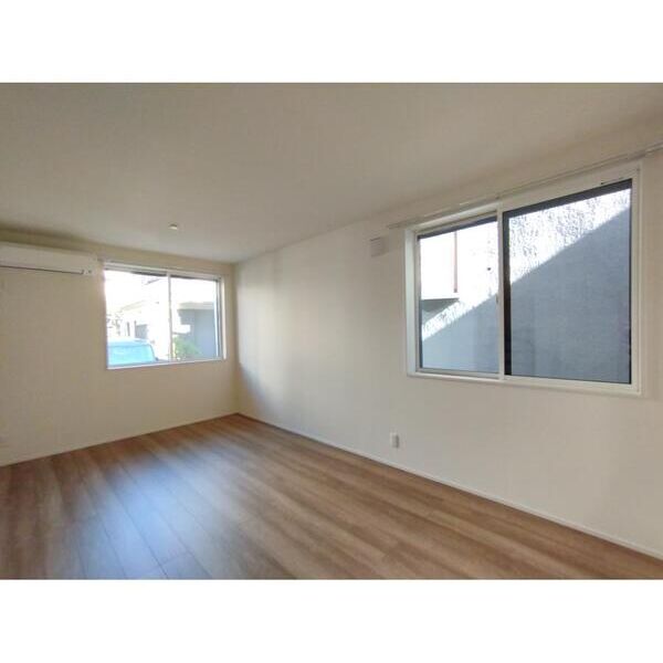 市川市大洲3丁目戸建貸家 リビング