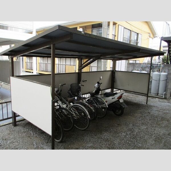 ファーストハイツ福王台102号室 駐輪場