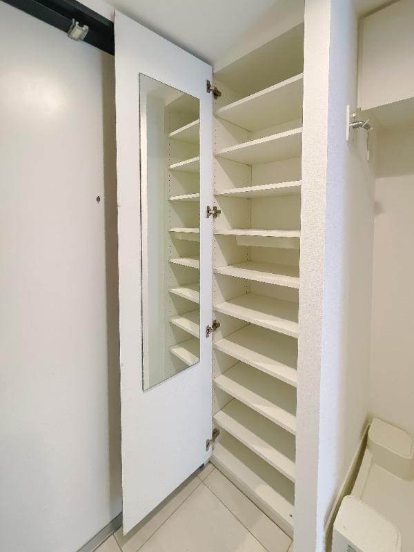 レジディア文京小石川Ⅱ2階 収納