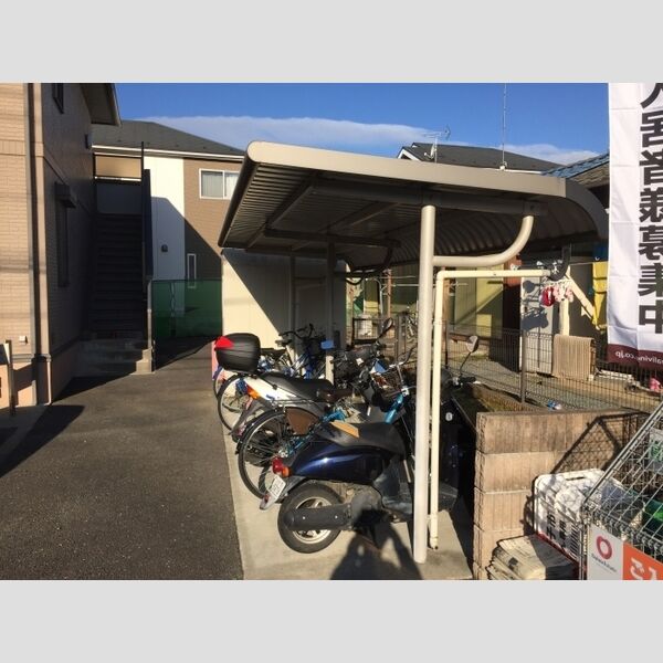 光ハイム 屋根付駐輪場