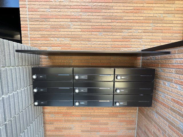 ベイハウス金沢文庫102号室 集合ポストです。