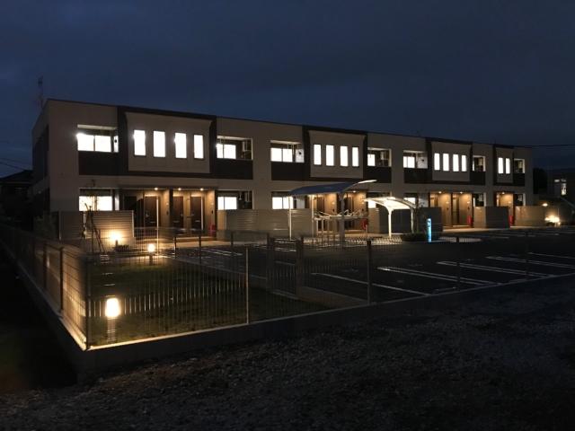 ｌａｖａｎｄａ（ラヴァンダ） 外観写真（夜）