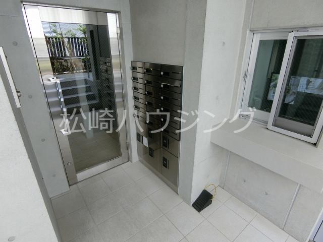 blue palette 中野平和の森1階 エントランス