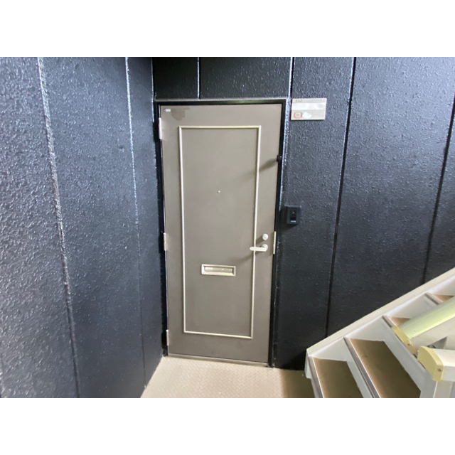 メゾンコジマB 玄関