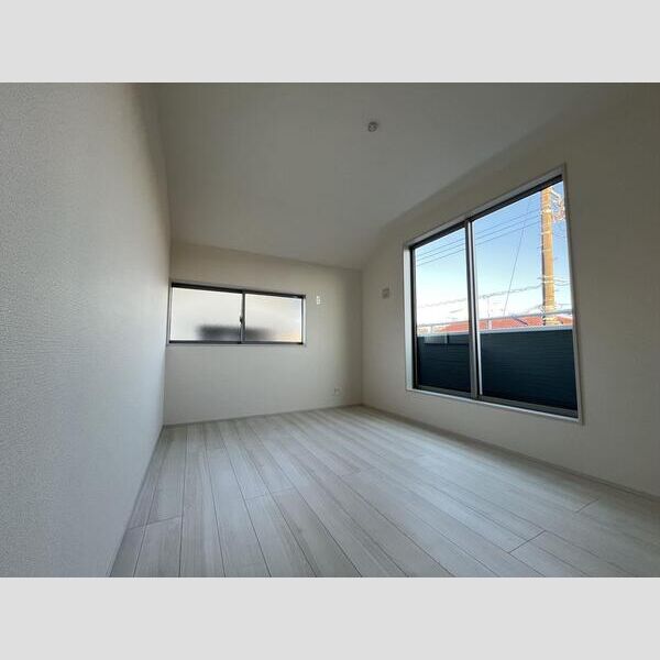 マイホームネクスト小室町　2号棟 リビング