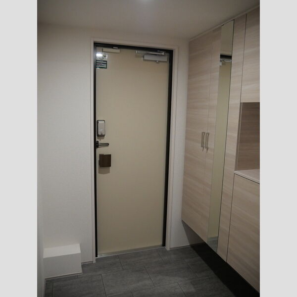 エスペリア中央林間5丁目301号室 玄関