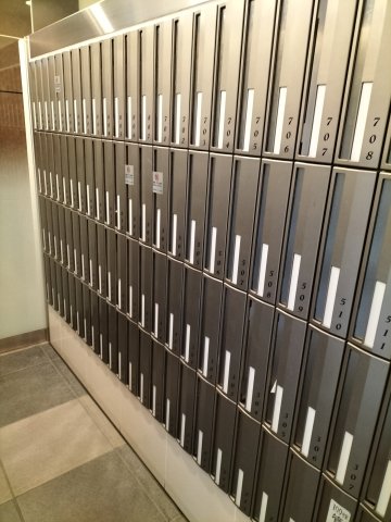 プラウドフラット富士見台208号室 1階集合ポスト