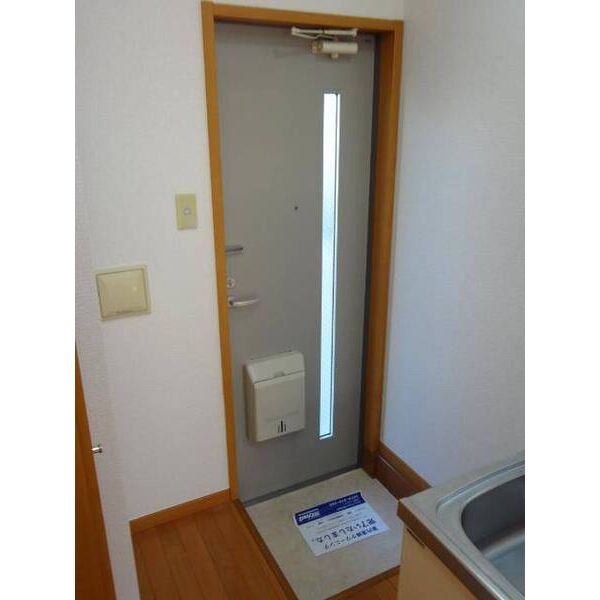 メゾンT・M0102号室 玄関