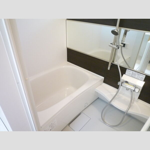 ソレイユファミール　ソレイユ102号室 浴室
