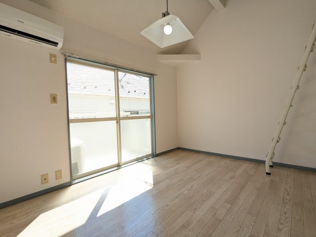 ノーリーズン松戸0105号室 リビング