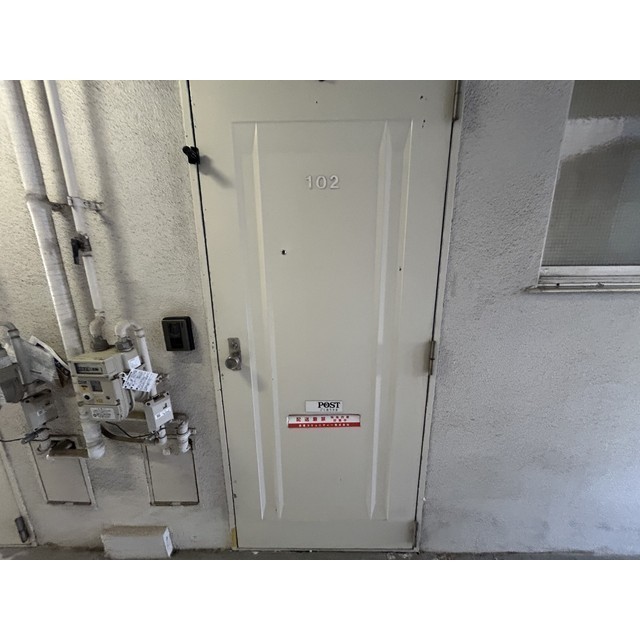 イワモトビル　ホワイトコーポラス 玄関