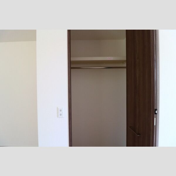 グラナーデ新宿101号室 クローゼット