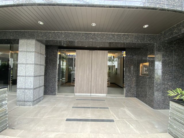 コンシェリア横濱元町 ＴＨＥ ＲＥＳＩＤＥＮＣＥ102号室 エントランス
