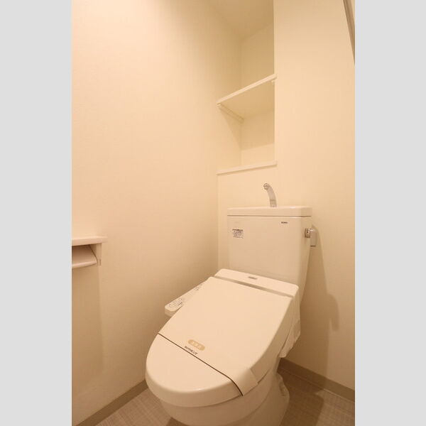 Plumeria111号室 トイレ　温水洗浄暖房便座