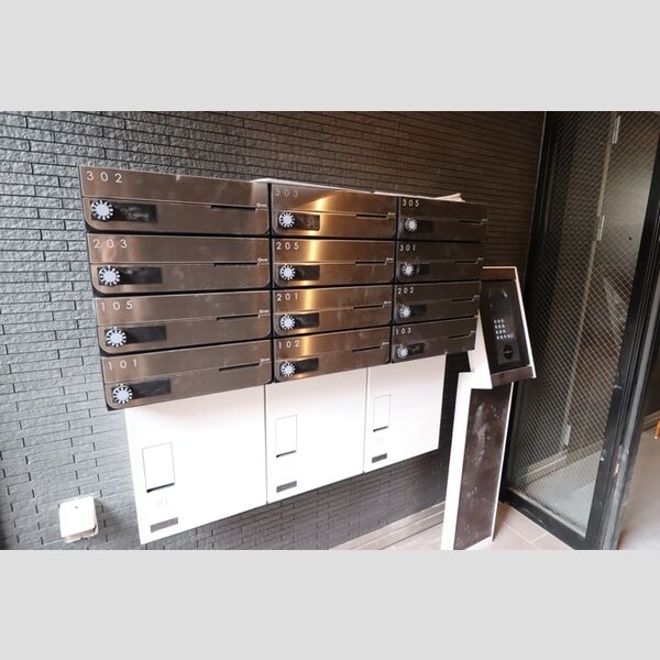 グリシーヌ303号室 集合ポスト　宅配ボックス