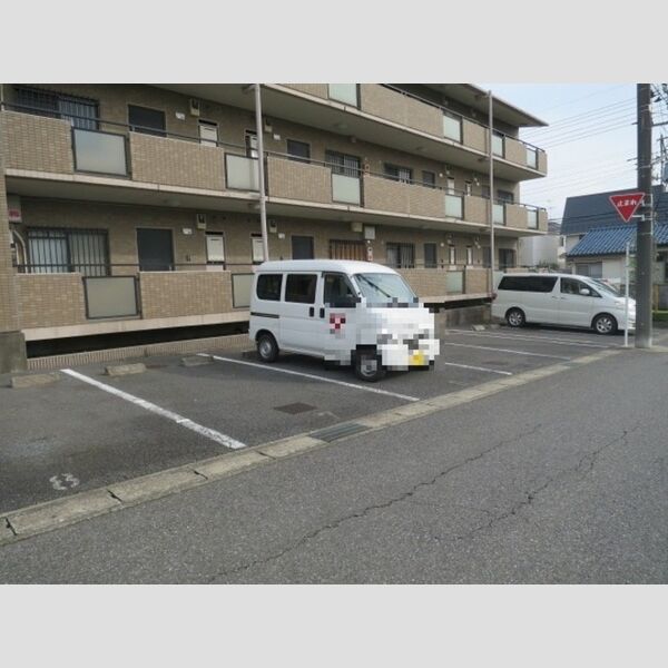 メゾン・フラワーヒル 駐車場