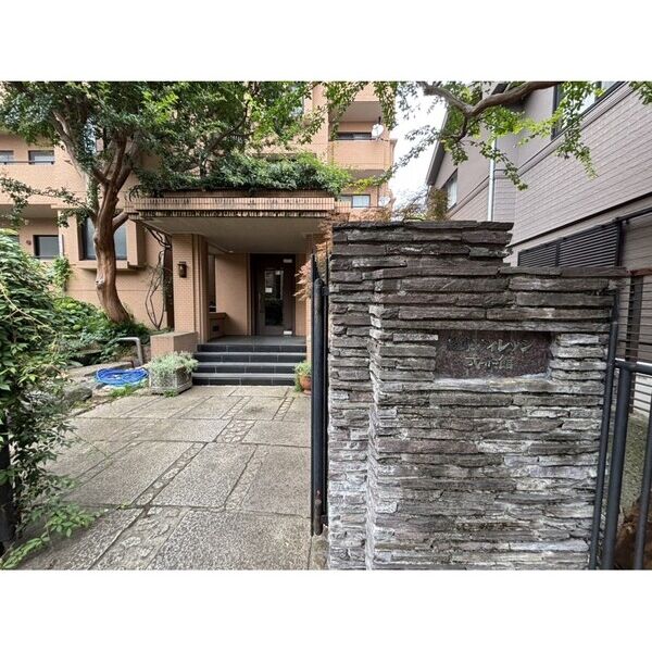 綾東ヴィレッジ弐番館603号室 エントランス