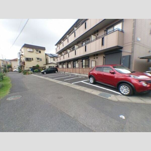 グランディール 駐車場