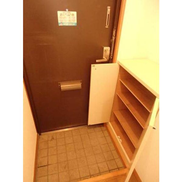 エイティーンハイツ 玄関