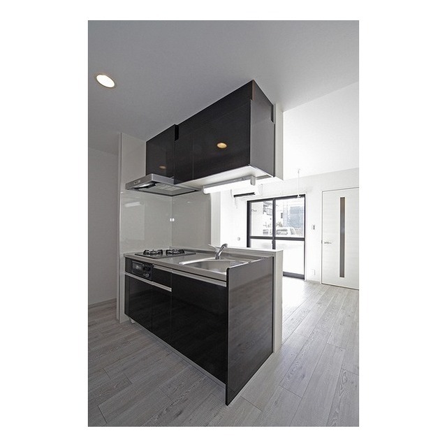 レザン　ベルク102号室 対面ｷｯﾁﾝ：ﾋﾞﾙﾄｲﾝｺﾝﾛ