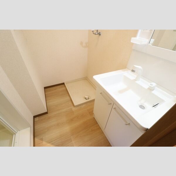 ヴィルヌーブ　A/B/C 洗髪洗面化粧台・洗濯機置き場